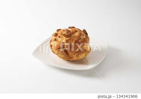 シュー・ア・ラ・クレーム フランス菓子のイメージ シュー・ア・ラ・クレーム フランス菓子のイメージ 134341906