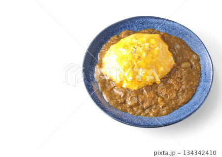 オムカレーライスを白背景で撮影 オムカレーライスを白背景で撮影 134342410