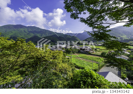 秋月 秋月城下町全景 福岡県朝倉市 秋月 秋月城下町全景 福岡県朝倉市 134343142