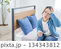 体調不良の女性 134343812