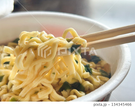 平打ち麺のインスタントラーメン 平打ち麺のインスタントラーメン 134345466