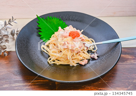 イカ明太のクリームパスタ とびこ添え イカ明太のクリームパスタ とびこ添え 134345745