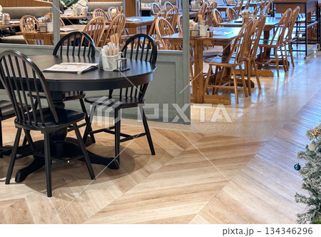 カフェ　椅子　テーブル 134346296