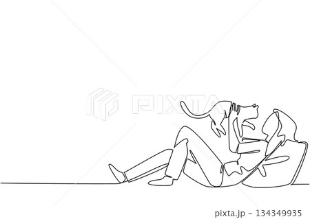 Single one line drawing a woman in casual clothes lying down lifting and hugging cat. Play for a while with the beloved cat. International Hug Your Cat Day. Continuous line design graphic illustration 134349935