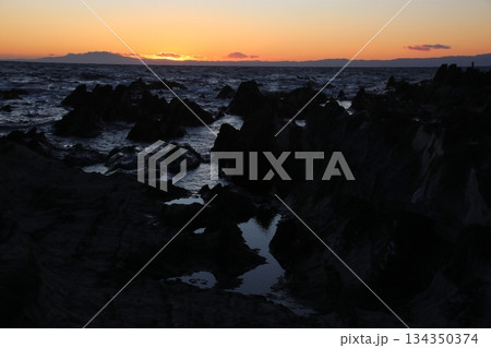 夕日の荒崎海岸 134350374