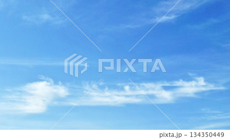 猛ダッシュで駆け抜ける筋雲 はや 16:9( fix撮影 ) 猛ダッシュで駆け抜ける筋雲 はや 16:9( fix撮影 ) 134350449