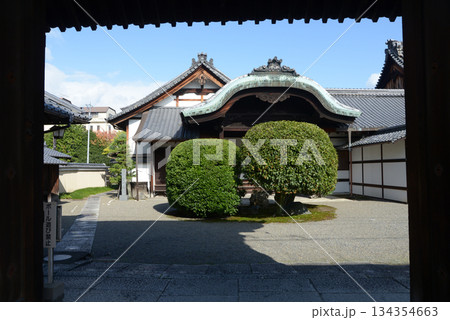 宝鏡寺　山門から境内を望む　京都市上京区百々町 134354663