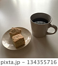 コーヒーとスコーンのある静かな朝時間 134355716