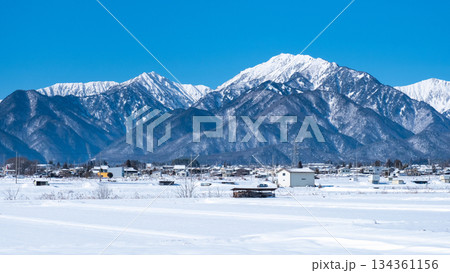大町市から北アルプスの眺め(冬) 大町市から北アルプスの眺め(冬) 134361156