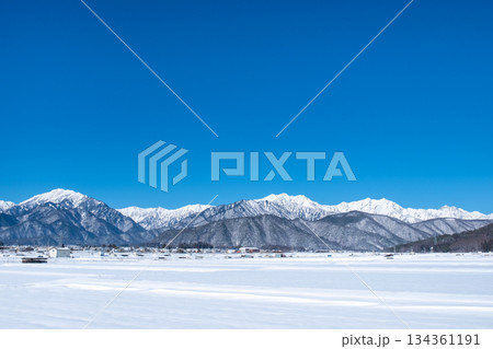 大町市から北アルプスの眺め（冬） 134361191