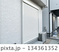 おろした住宅の窓シャッター 134361352