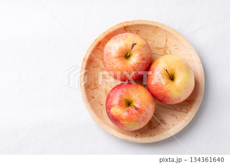 Red apple fruit (Gala apple) in natural plate on white background, Top view Red apple fruit (Gala apple) in natural plate on white background, Top view 134361640