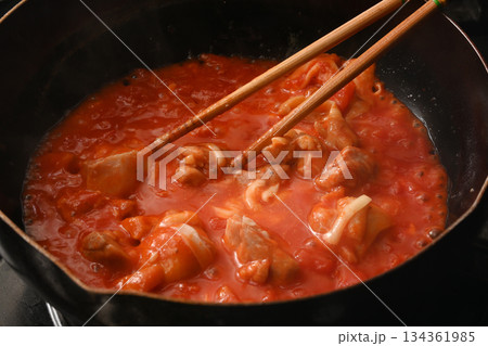 チキントマト 134361985