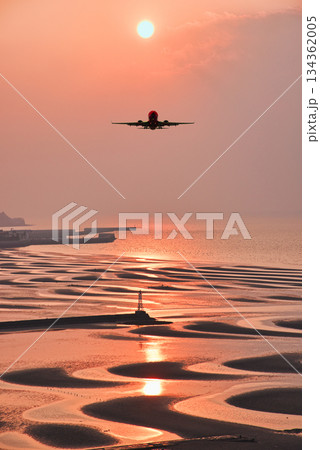 オコシキ海岸のサンセット風景 134362005