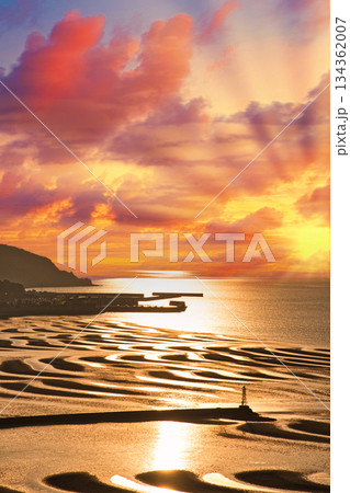 オコシキ海岸のサンセット風景 134362007