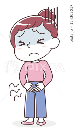 下腹部痛に苦しむ女性のイラスト（生理痛・月経困難症・婦人科系疾患・腹痛） 134362017