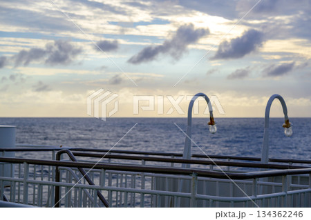 フェリーから見る海と空　本土－隠岐航路　七類・境港－隠岐航路 134362246