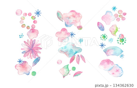 水彩画。水彩タッチの年賀状素材。和風の桜と椿の水彩ベクターフレーム。花の水彩年賀状テンプレート。 水彩画。水彩タッチの年賀状素材。和風の桜と椿の水彩ベクターフレーム。花の水彩年賀状テンプレート。 134362630