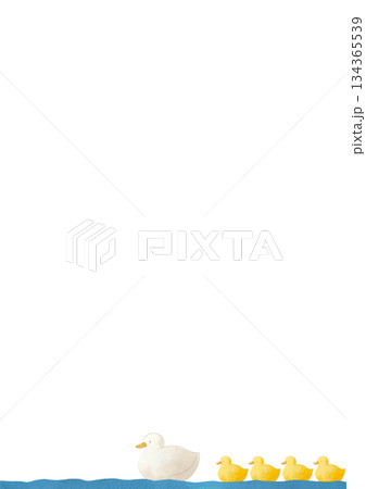 水彩風のアヒルの親子が並んで泳ぐ穏やかなイラスト 水彩風のアヒルの親子が並んで泳ぐ穏やかなイラスト 134365539