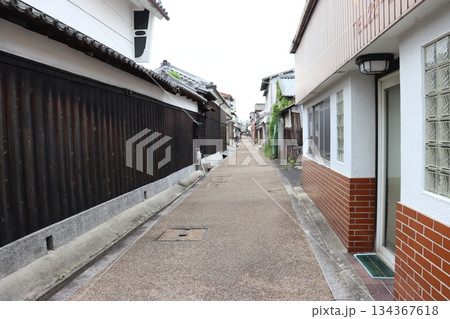 奈良県かしわら今井町の町並み 奈良県かしわら今井町の町並み 134367618