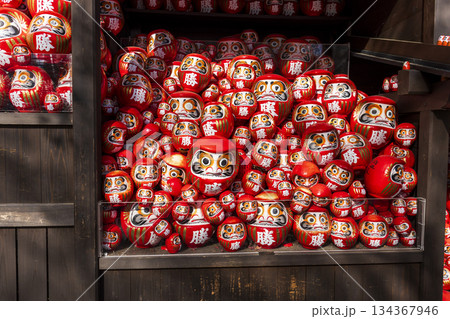 DARUMA dollss with Japaness word, which means victory, in Kachioji Temple Osaka Japan 134367946
