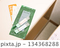 トイレに置かれた検便キット 134368288
