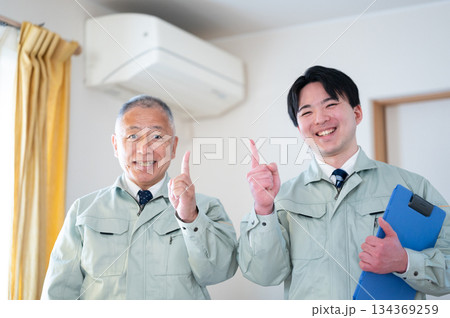 暮らしをサポートする技術者 134369259
