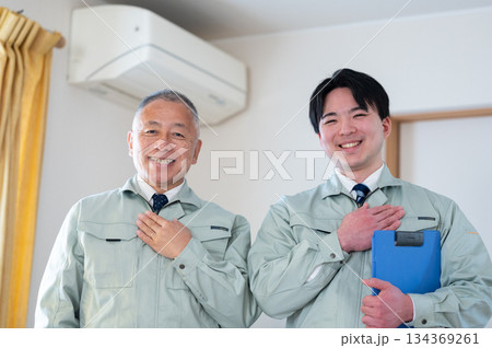 暮らしをサポートする技術者 暮らしをサポートする技術者 134369261