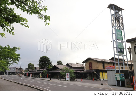 青森　弘前　丸ポストのある風景（津軽藩ねぷた村） 134369716