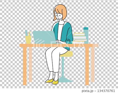 ノートパソコンで作業する女性｜デスクワークの会社員・フリーランス・全身・1人・20代30代 134370761