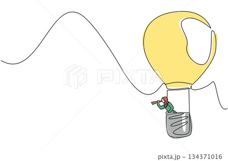 Single continuous line drawing Arab businesswoman rides hot air balloon shaped lightbulb, looks through using monocular. Increase chances. National Creativity Day. One line design vector illustration Single continuous line drawing Arab businesswoman rides hot air balloon shaped lightbulb, looks through using monocular. Increase chances. National Creativity Day. One line design vector illustration 134371016