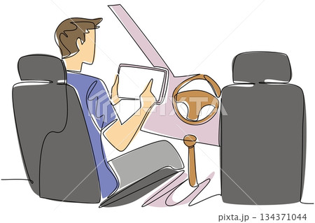 Single continuous line drawing a man in the seat of driver of a car busy with his tablet. The latest generation in automotive. High tech. Autonomous Vehicle Day. One line design vector illustration 134371044