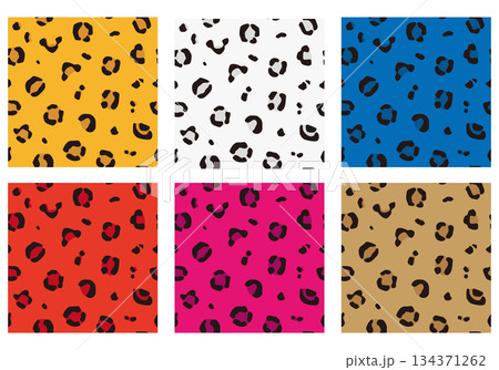 ヒョウ柄のシームレスなパターン模様のセット素材 134371262