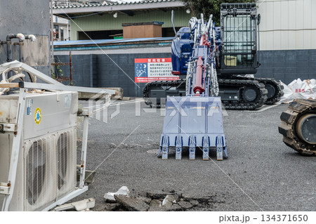 【店舗の解体と重機】 【店舗の解体と重機】 134371650
