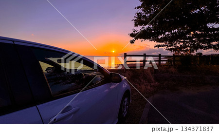 沖縄　夕焼けドライブ　マジックアワー　 134371837