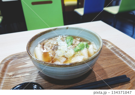上州名物 もち豚ひもかわうどん(温) 上州名物 もち豚ひもかわうどん(温) 134371847