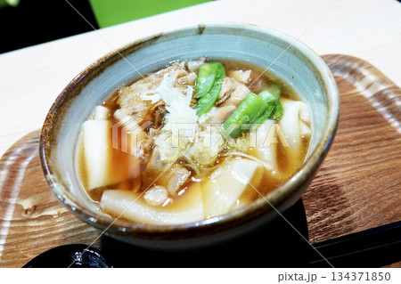 上州名物 もち豚ひもかわうどん（温） 134371850