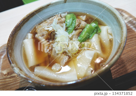 上州名物 もち豚ひもかわうどん（温） 134371852