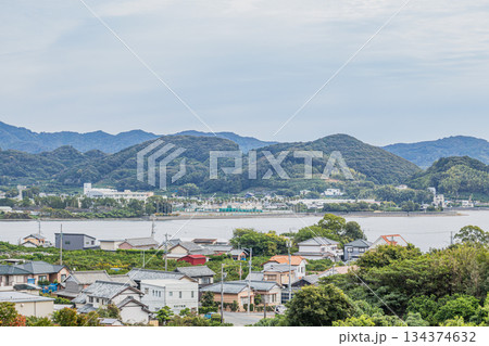 浜松市の三ヶ日の街並みと猪鼻湖の風景(静岡県) 浜松市の三ヶ日の街並みと猪鼻湖の風景(静岡県) 134374632