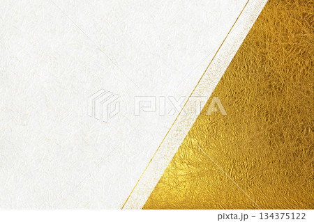 白和紙に金の模様が描かれた高級感ある背景 白和紙に金の模様が描かれた高級感ある背景 134375122