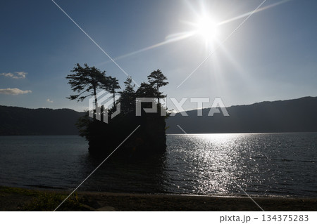 湖面輝く十和田湖 134375283