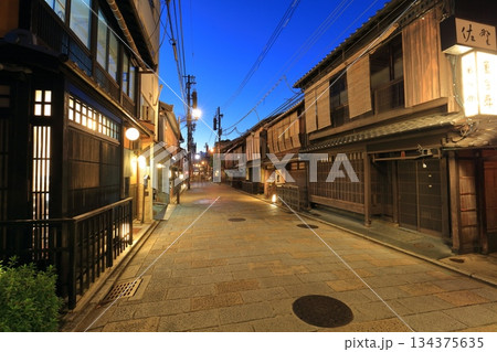 【京都府】祇園新橋の夜景 134375635