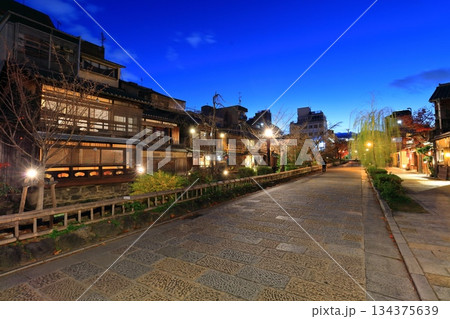 【京都府】祇園白川の夜景 134375639