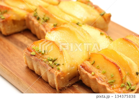 カットしたりんごのタルト 134375838