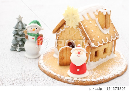 クリスマスのお菓子　ヘクセンハウス 134375895