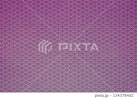 紫色の布生地に白色の青海波模様のグラデーションがある背景画像12 134376482