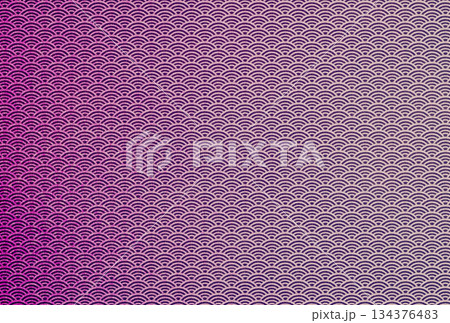 紫色の布生地に白色の青海波模様のグラデーションがある背景画像13 134376483