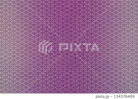 紫色の布生地に白色の青海波模様のグラデーションがある背景画像19 134376489
