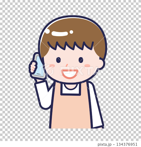 一名男性「育兒工作者」正在使用智慧型手機 一名男性「育兒工作者」正在使用智慧型手機 134376951