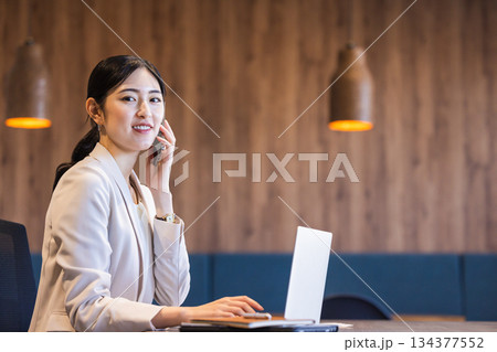 ビジネスウーマン 134377552